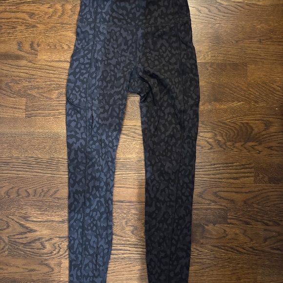 Lululemon leggings (Black/Grey Camo) - Picture 5 of 5